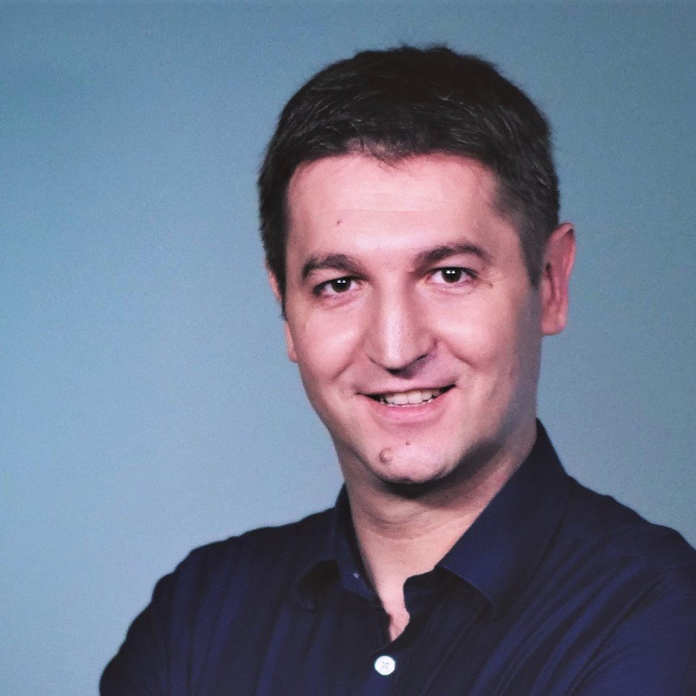 Łukasz Kosuniak prowadzący szkolenie